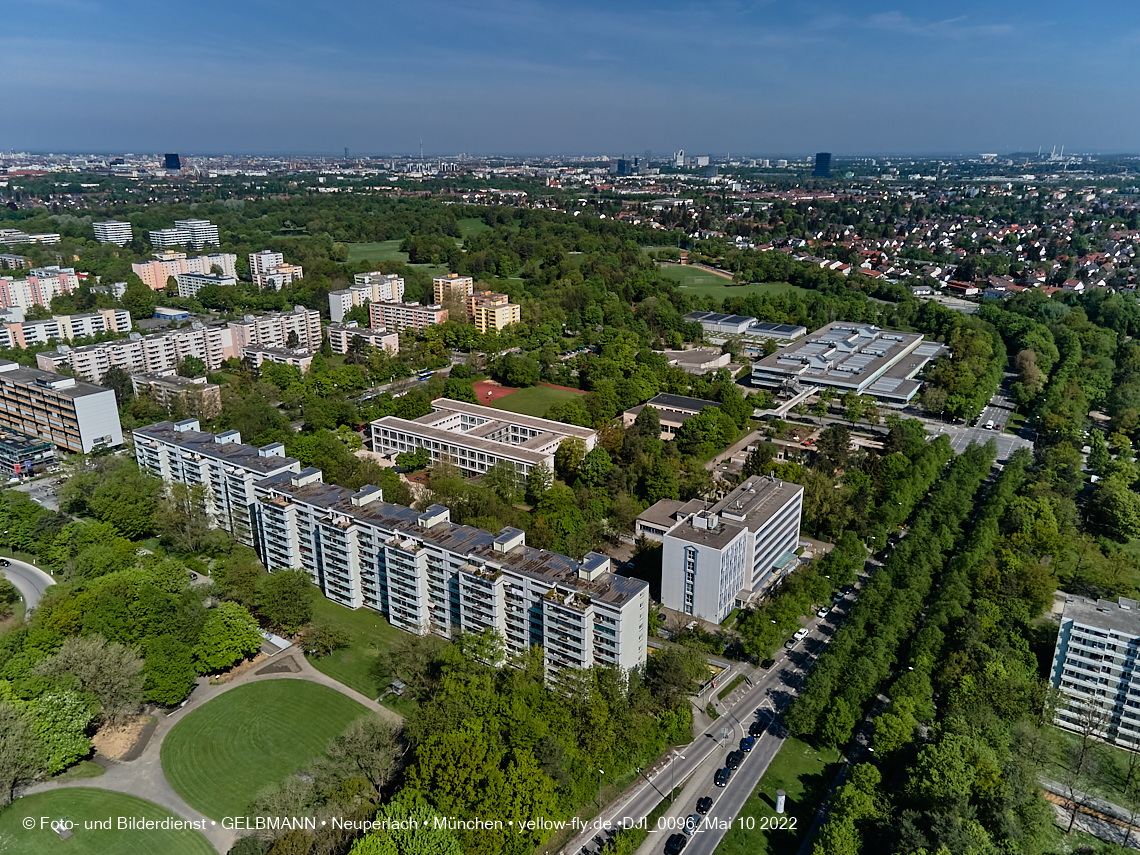 10.05.2022 - Luftbilder von der Baustelle Haus für Kinder in Neuperlach